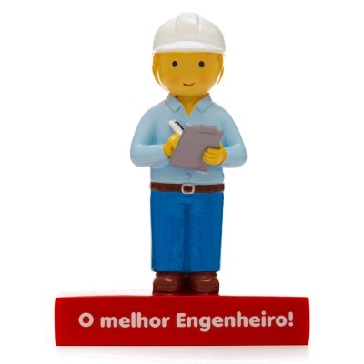 Figura de engenheiro com capacete e prancheta sobre base vermelha com texto