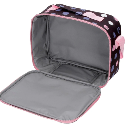 Estojo escolar aberto com padrão colorido e interior cinzento.