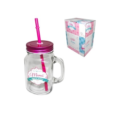 Copo de vidro com tampa rosa metálica, palhinha rosa e etiqueta 