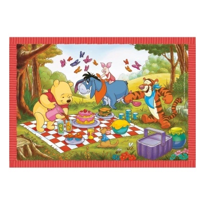 Ilustração de Winnie the Pooh e amigos em piquenique com manta xadrez e cesta