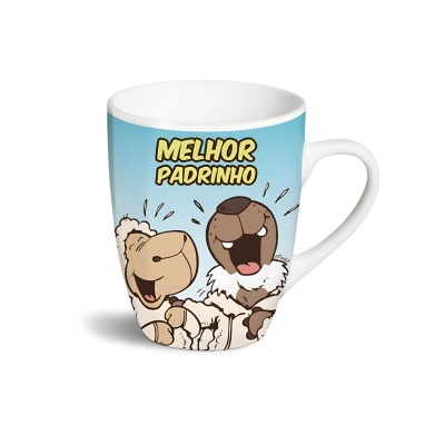 Caneca branca e azul com ilustração de carneiros e texto MELHOR PADRINHO