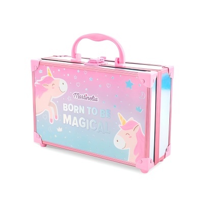 Mala infantil retangular rosa e azul com unicórnios e texto Born to be Magical