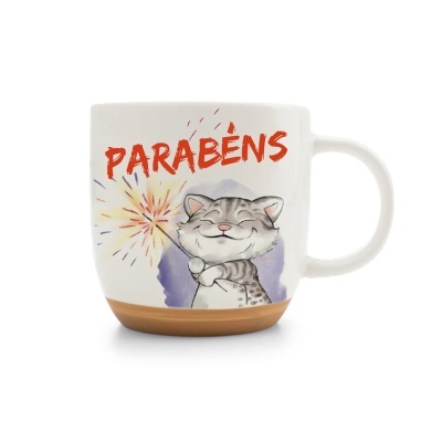 Caneca branca com desenho de gato e texto PARABÉNS