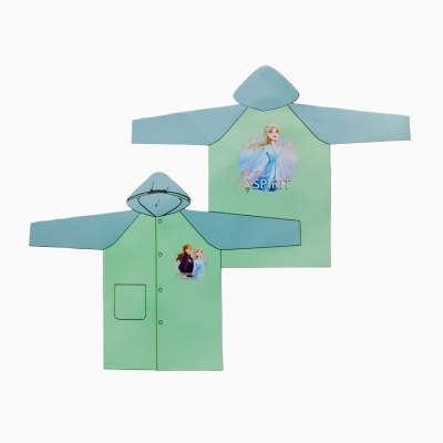 Casaco impermeável verde com personagens de desenho animado e a palavra SPIRIT