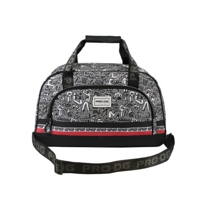 Mala desportiva cinza com padrões gráficos e alças pretas com texto PRO DG