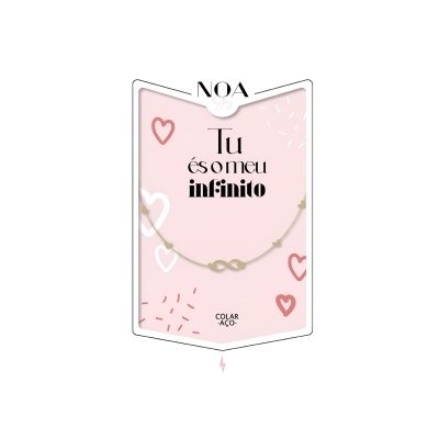 Colar com pingente infinito em cartão rosa com corações e texto em português