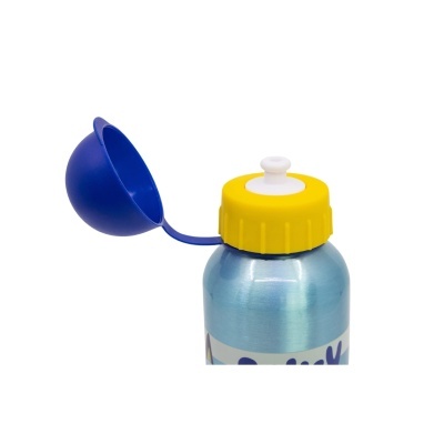 Garrafa metálica com tampa amarela e bico branco e tampão azul aberto