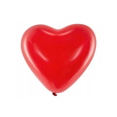 Balão vermelho em forma de coração sobre fundo branco