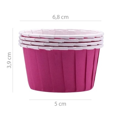 Copos de papel cor-de-rosa com borda branca empilhados