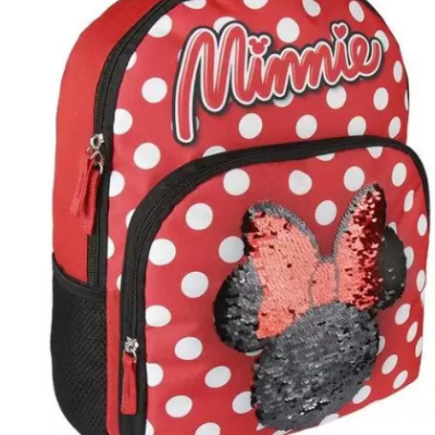 Mochila vermelha com bolinhas brancas e decoração de Minnie em lantejoulas.
