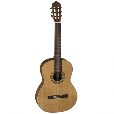 Guitarra clássica de madeira clara com tampo natural e braço escuro
