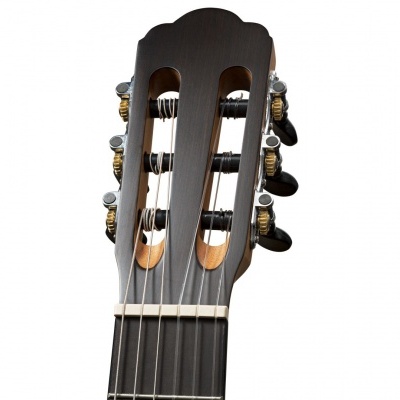 Cabeça de guitarra clássica em madeira escura com cravelhas metálicas