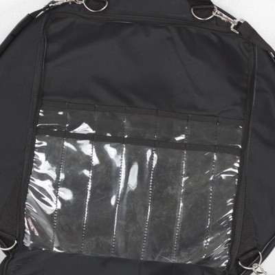 Mala preta com bolso transparente e compartimentos verticais