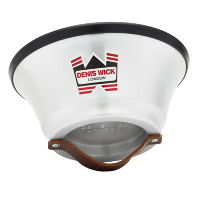 Funil branco com pega de couro e texto DENIS WICK LONDON
