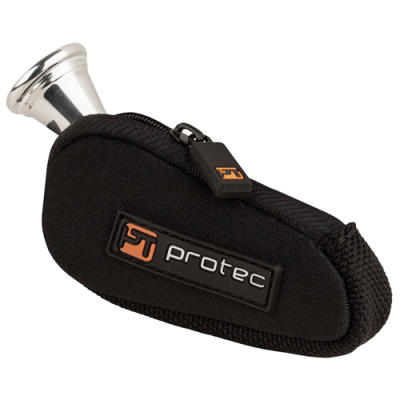 Estojo preto para instrumento com bocal prateado e logotipo protec