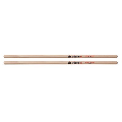 Par de baquetas de bateria Vic Firth cor de madeira clara com texto impresso