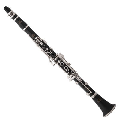 Clarinete preto com teclas metálicas prateadas sobre fundo branco