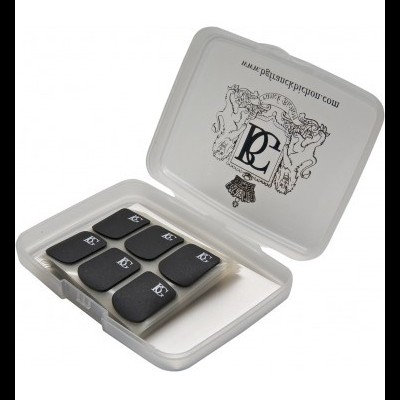 Estojo transparente com cinco palhetas de guitarra DC