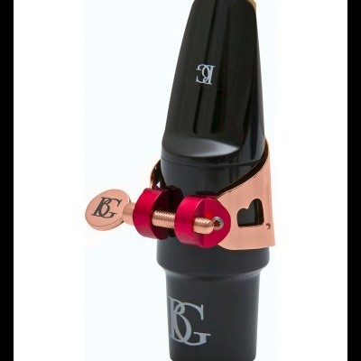 Boquilha de instrumento musical preto com abraçadeira metálica cobre e vermelha