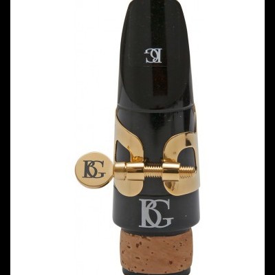Bocal de clarinete ou saxofone preto com detalhes dourados e rolha de cortiça