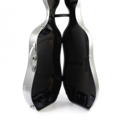 Estojo rígido aberto para instrumento musical prateado com interior preto acolchoado