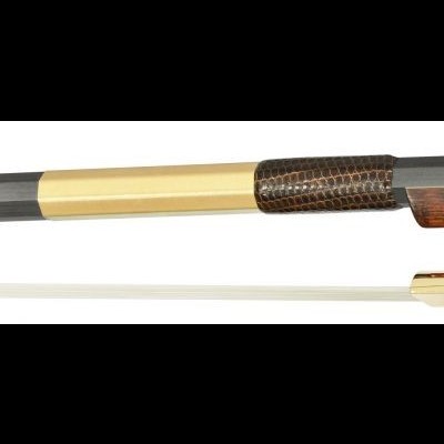 Arco de violino com detalhes em madeira e texto ARCUS 5.0