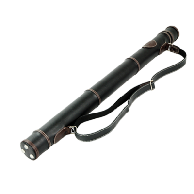 Estojo cilíndrico preto de couro com correia ajustável e detalhes em metal