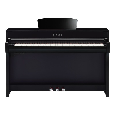 Piano digital preto Yamaha com 88 teclas e três pedais