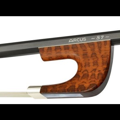 Arco de violino com vara preta e talão de madeira castanha