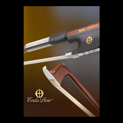 Arco para violino CodaBow em fibra de carbono laranja e preta com texto visível