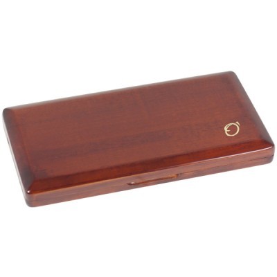 Estojo de madeira castanha com símbolo dourado