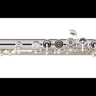 Flauta transversal em metal prateado com chaves e almofadas pretas