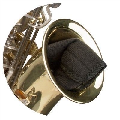 Saxofone dourado com pano preto dentro da campânula