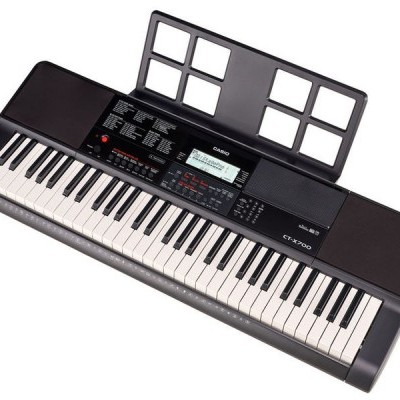 Teclado musical CASIO CTK-7200 com 61 teclas e suporte para partituras