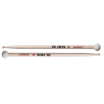 Baquetas de madeira branca natural com pontas redondas e texto VIC FIRTH American Custom 5A SWIZZLE