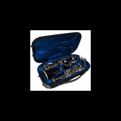 Estojo aberto com clarinete desmontado em interior acolchoado azul escuro