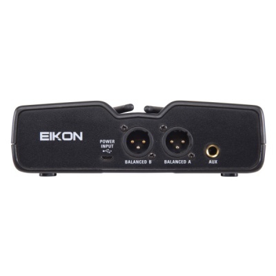 Interface de áudio preta EIKON com entradas XLR e AUX em fundo branco
