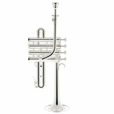 Trompete prateado de metal com três válvulas sobre fundo branco