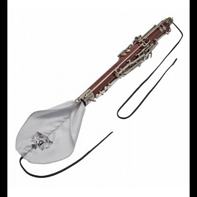 Clarinete de madeira com capa protetora cinzenta e cordão preto