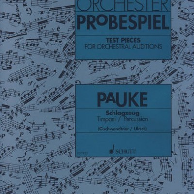 Capa de livro azul com partituras musicais e texto para testes de orquestra