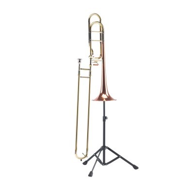 Trombone dourado com campânula em cobre em suporte preto