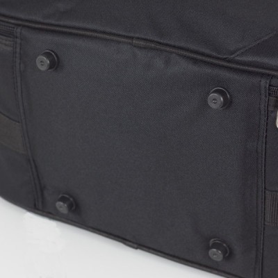 Base de mala preta com quatro pés redondos.