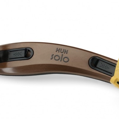 Espaçador para violino HUN solo de madeira castanha com encaixes amarelos e detalhes pretos