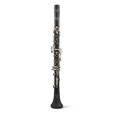 Clarinete preto com teclas metálicas