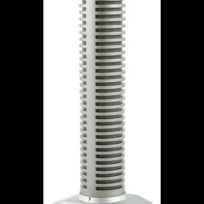 Microfone prateado com grelha metálica preta e base com botões