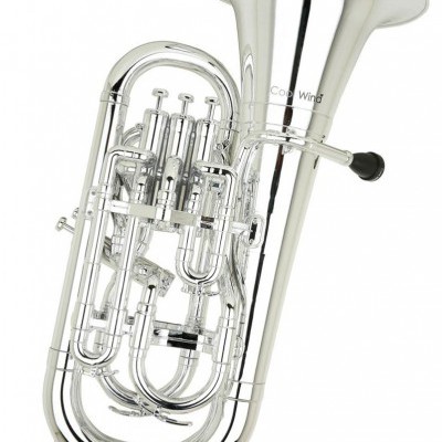 Eufónio prateado com três pistões e texto 'Cool Wind' na campânula