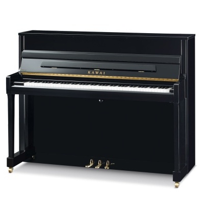 Piano vertical preto com teclas brancas e pretas