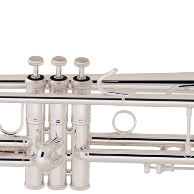 Trompete prateado com três pistões brancos e etiqueta TOP SELLING