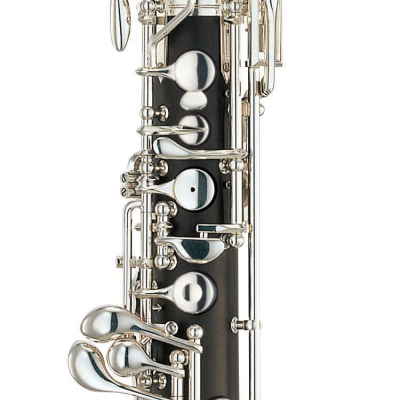 Clarinete preto com detalhes metálicos prateados e texto YAMAHA ESTABLISHED IN 1887