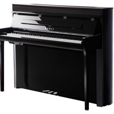 Piano vertical preto brilhante Kawai com teclado e três pedais